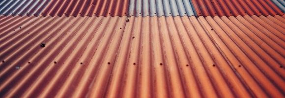 Casa con tetto in metallo: materiali utilizzati e vantaggi