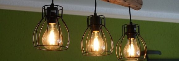 Come scegliere il giusto lampadario per il proprio soggiorno