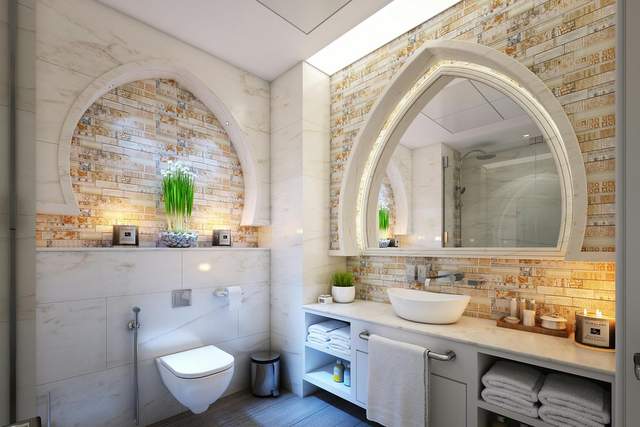 Rivestimenti moderni e funzionali per un bagno elegante e durevole