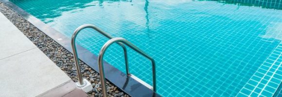 Bordo piscina: quale pavimentazione scegliere